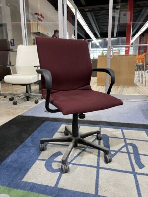 Steel case protege chair with adjustable height